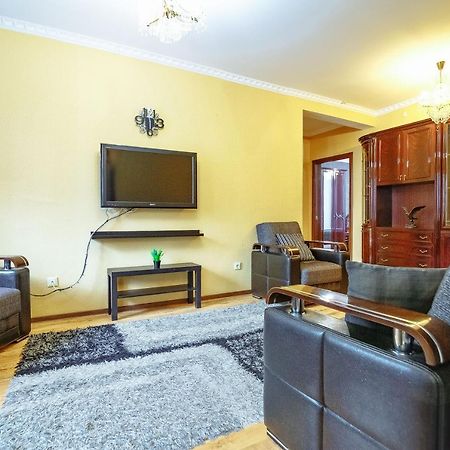 Two Bedroom Apartment On Syganak Street 64-1 Астана Екстериор снимка