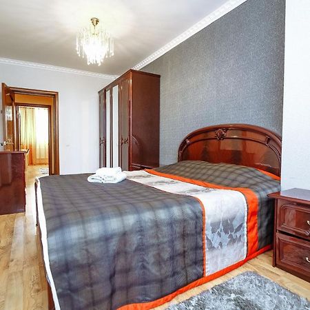 Two Bedroom Apartment On Syganak Street 64-1 Астана Екстериор снимка